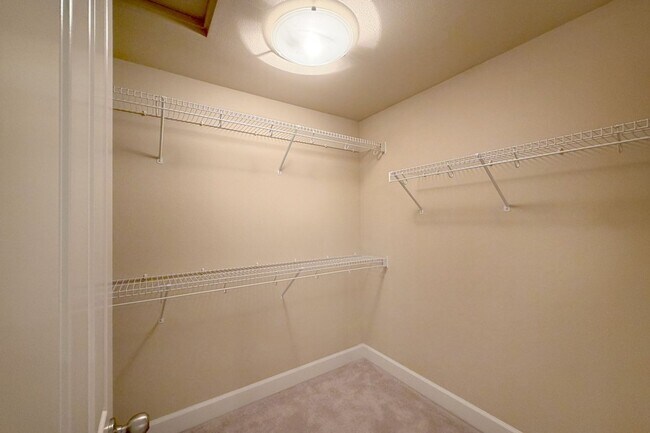Building Photo - 5Bd/2.75Ba Sammamish Home