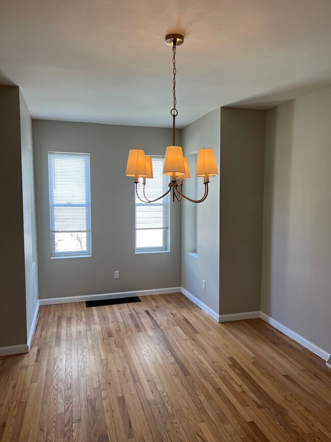 Building Photo - 140 W Evergreen St