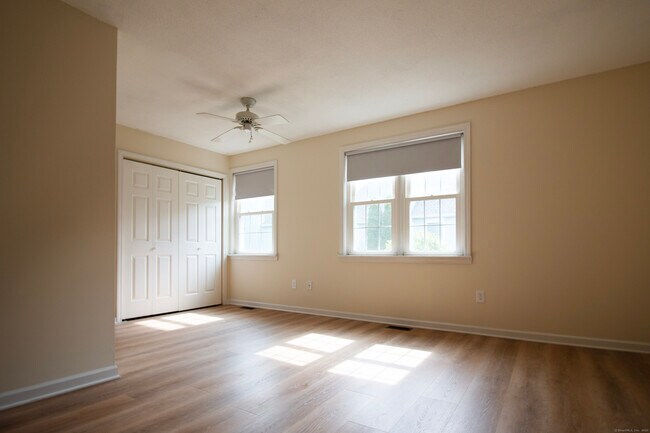 Building Photo - 378 Meridian St Ext