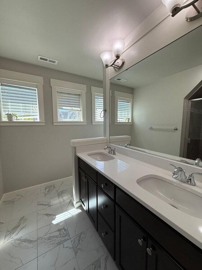 Building Photo - Spacious 3BR + Bonus Timber Creek Home for...