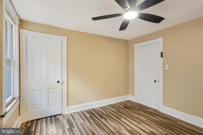 Building Photo - 113 Grand Ave