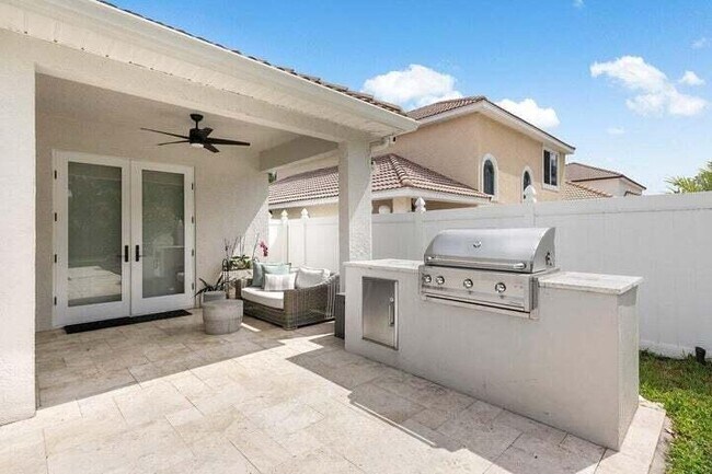 Building Photo - 1050 Delray Lakes Dr