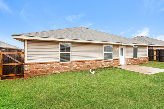 Building Photo - Check out this Beautiful home