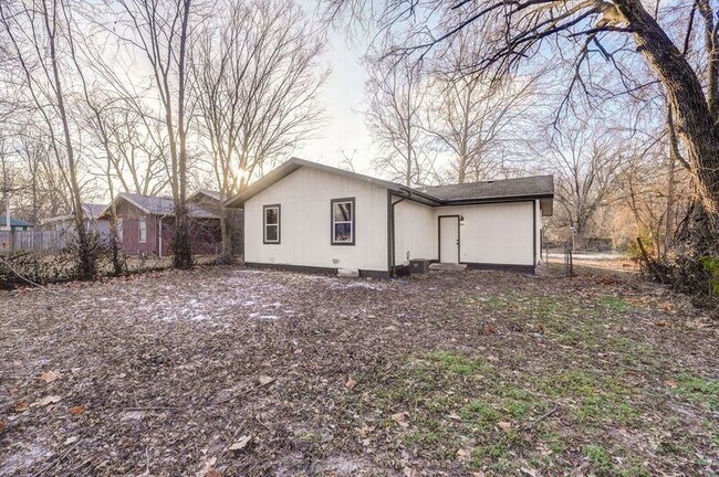 Building Photo - 2941 W Pacific St