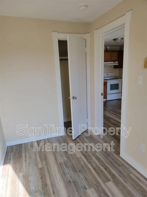 Building Photo - 42 E Washington St