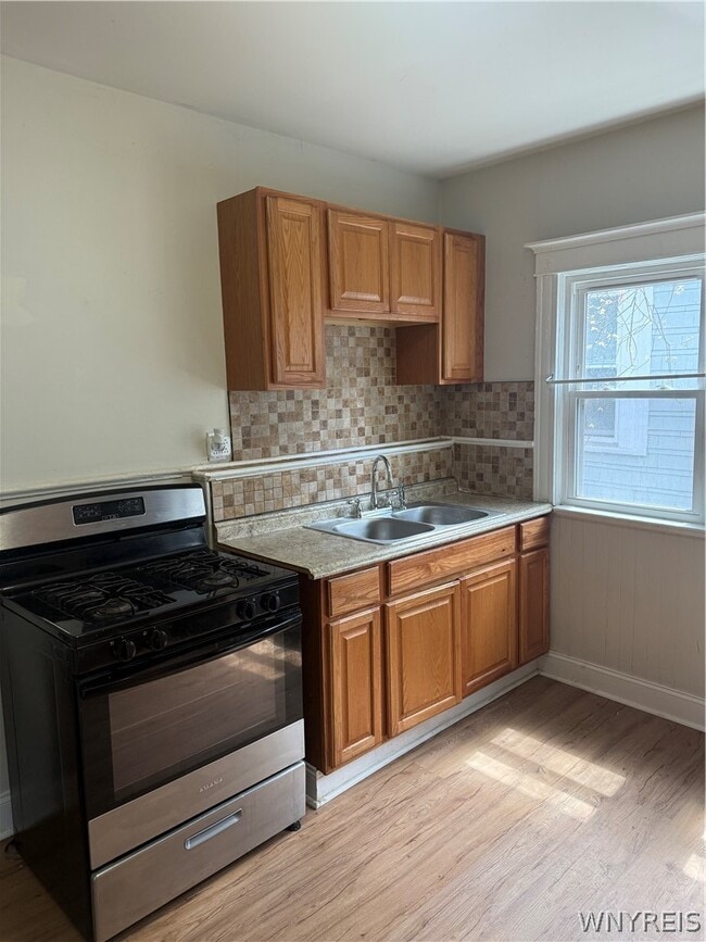 Building Photo - 238 Oxford Ave