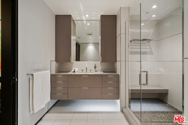 Building Photo - 809 N Rexford Dr