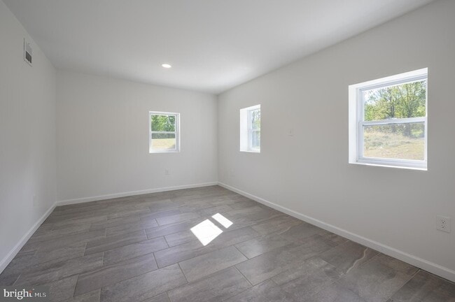 Building Photo - 1979 US-206