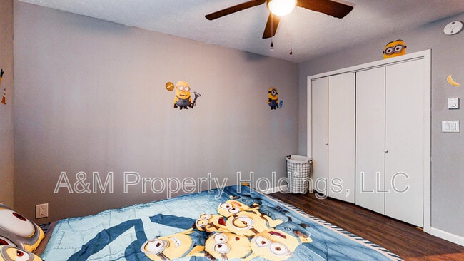 Building Photo - 3120 Greenbriar Dr