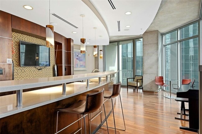 Building Photo - 360 Nueces St