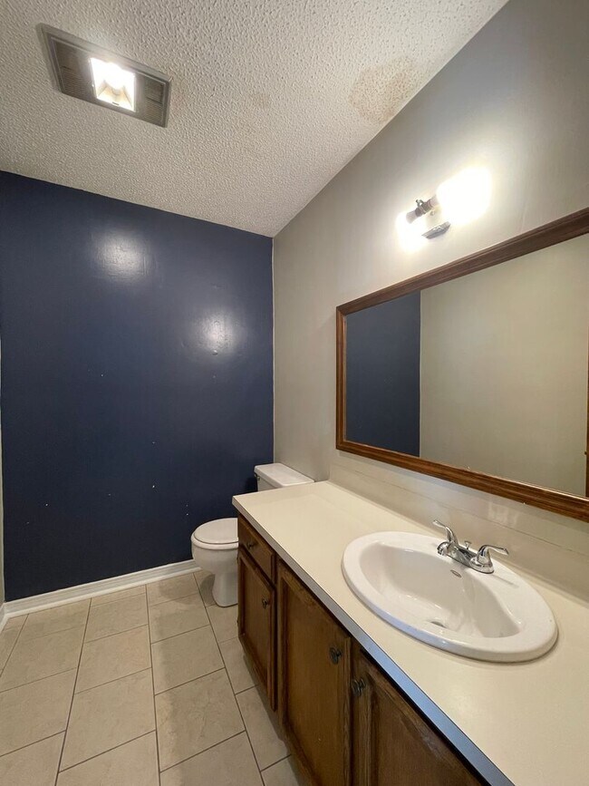 Building Photo - Townhouse: Old Jefferson