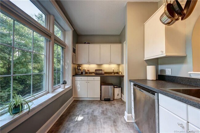 Building Photo - 500 Prospect St