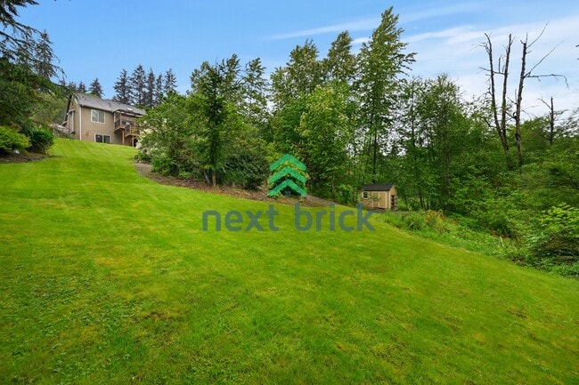 Building Photo - "Spacious 4-Bedroom Retreat with 4.5 Baths in Scenic Snohomish - Your 4400 Sq Ft Haven Awaits!"