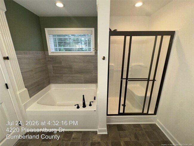 Building Photo - 4220 Pleasantburg Dr