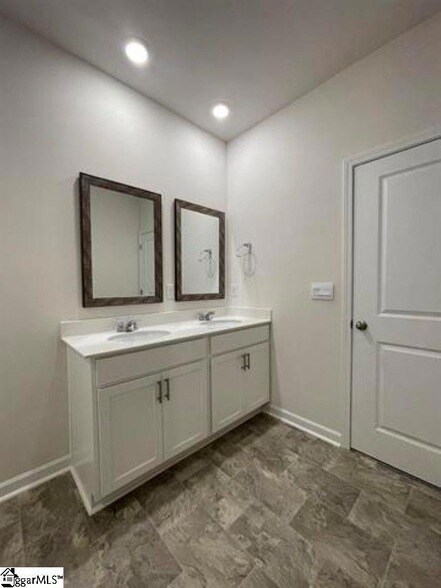 Building Photo - 933 Greyford Ln