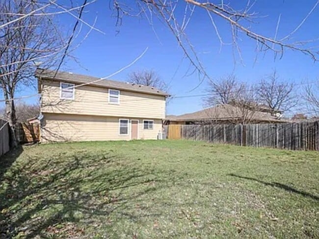 Building Photo - 4-bedroom home!