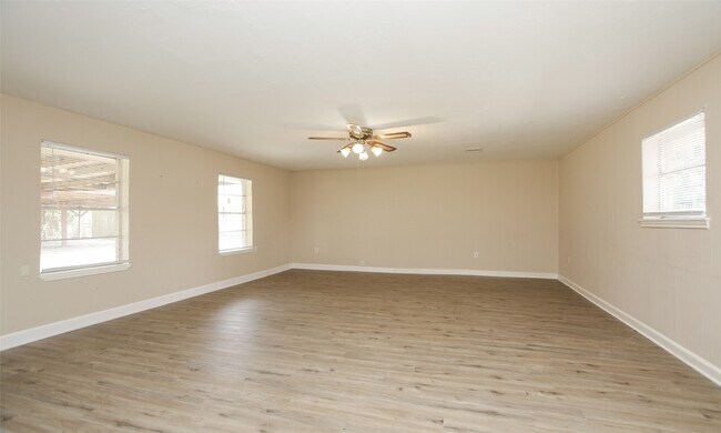 Building Photo - 6406 Ashton St