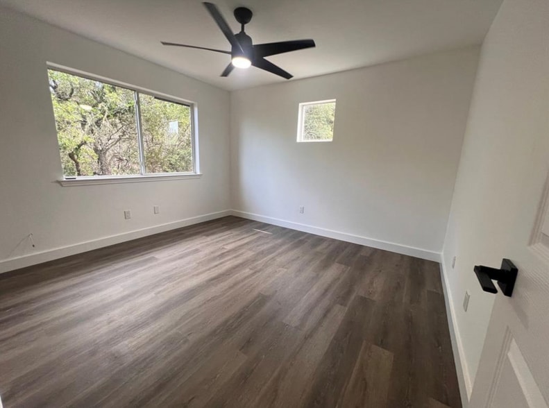 Building Photo - 450 Shady Bluff Dr