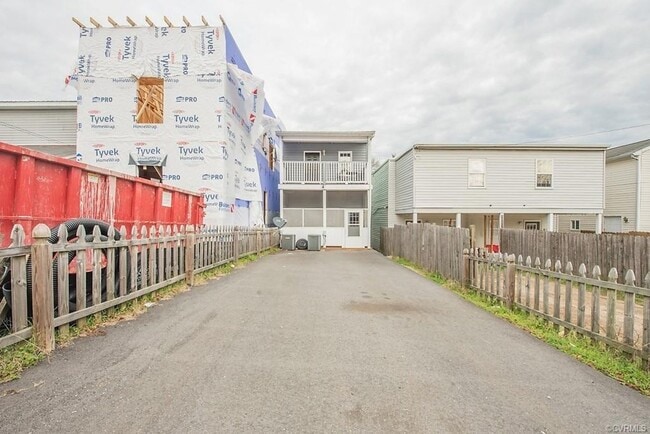 Building Photo - Newly Renovated 4 Bedroom | 4 Bath With Private Parking | Upper and Lower Covered Porches!