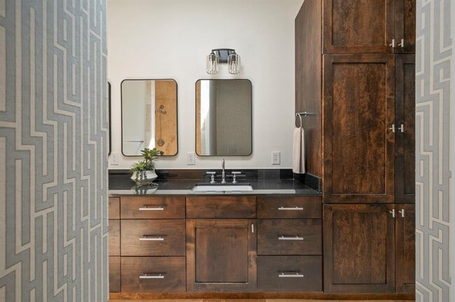 Building Photo - 2017 Kinney Ave