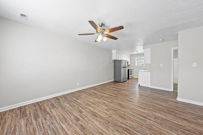 Building Photo - Lexington Drive -209