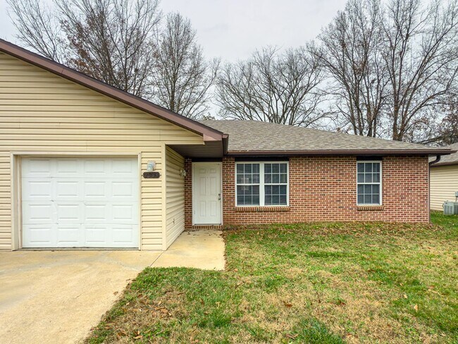 Primary Photo - 2563-2563 E Morris Dr