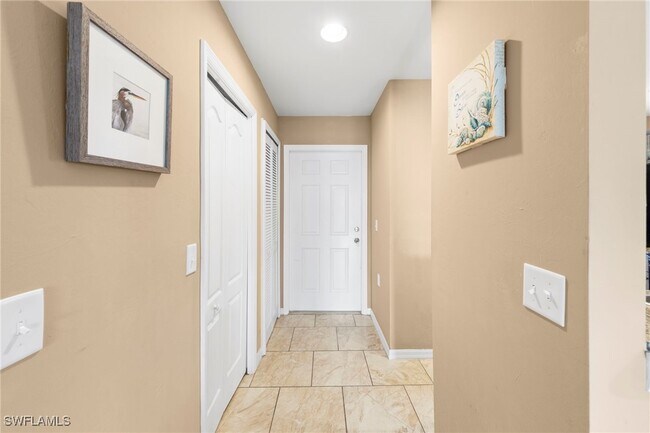 Building Photo - 12141 Summergate Cir