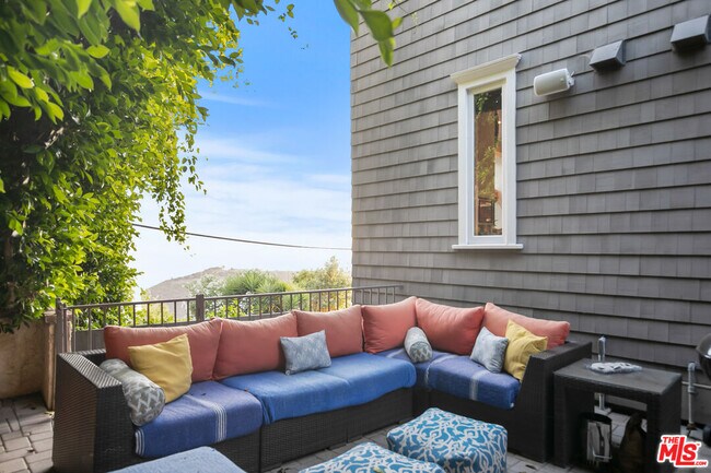 Building Photo - 2962 Valmere Dr