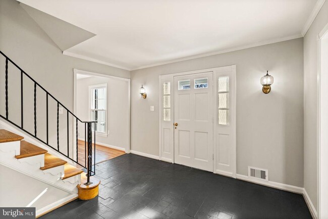 Building Photo - 9356 Birchwood Ct
