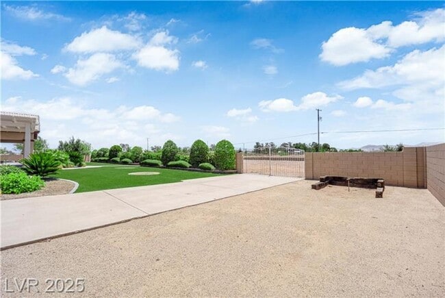 Building Photo - 1.2 Acres with Indoor & Outdoor RV Parking!!!!