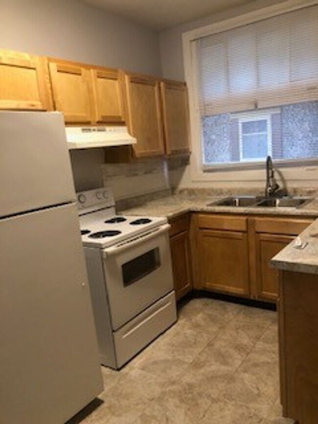 Building Photo - Spacious Two Bedroom near Washington Blvd and 34th Street ( $150 off the 2nd Month Rent)