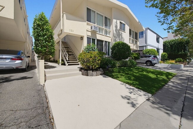Building Photo - 333 Rexford Dr