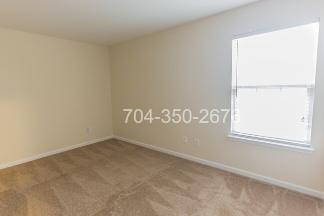 Building Photo - 1941 Pheasant Glen Rd