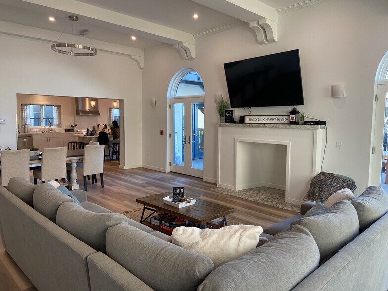 Building Photo - 626 Landfair Ave.