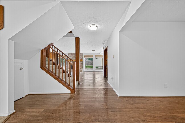 Building Photo - 21422 Park Willow Dr