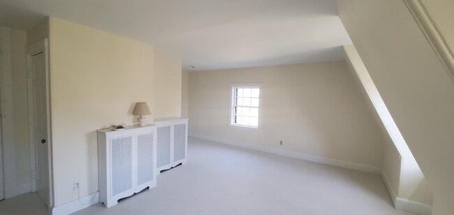 Building Photo - 11 Highland St