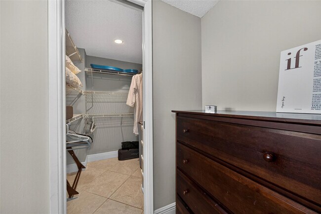 Building Photo - 3180 NE 48th Ct