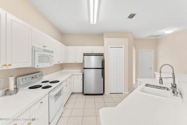 Building Photo - 1774 Sun Gazer Dr