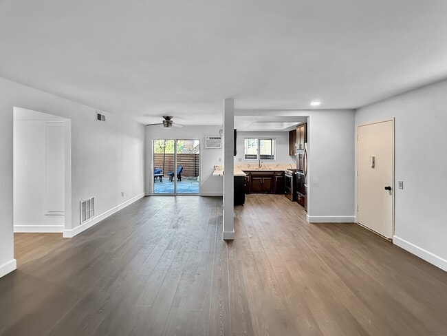 Building Photo - 820 Normark Terrace