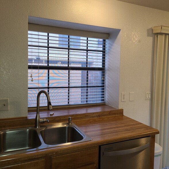 Building Photo - 3491 N Arizona Ave