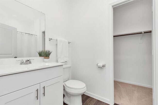 Building Photo - 14455 Cedar Ledge Ln