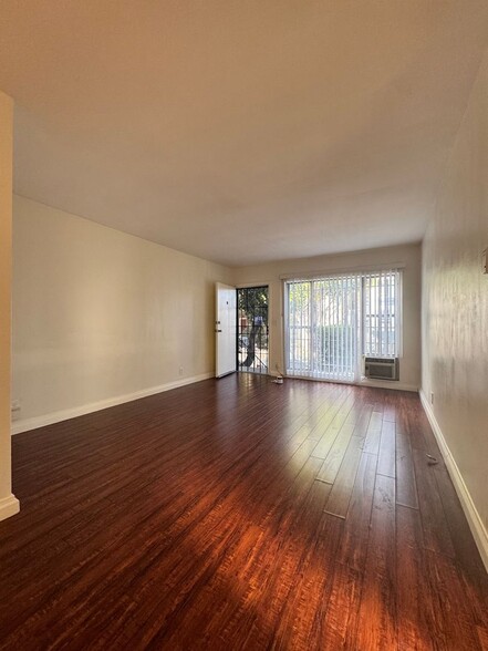 Interior Photo - 1001 N Curson Ave ( 7609 Romaine )