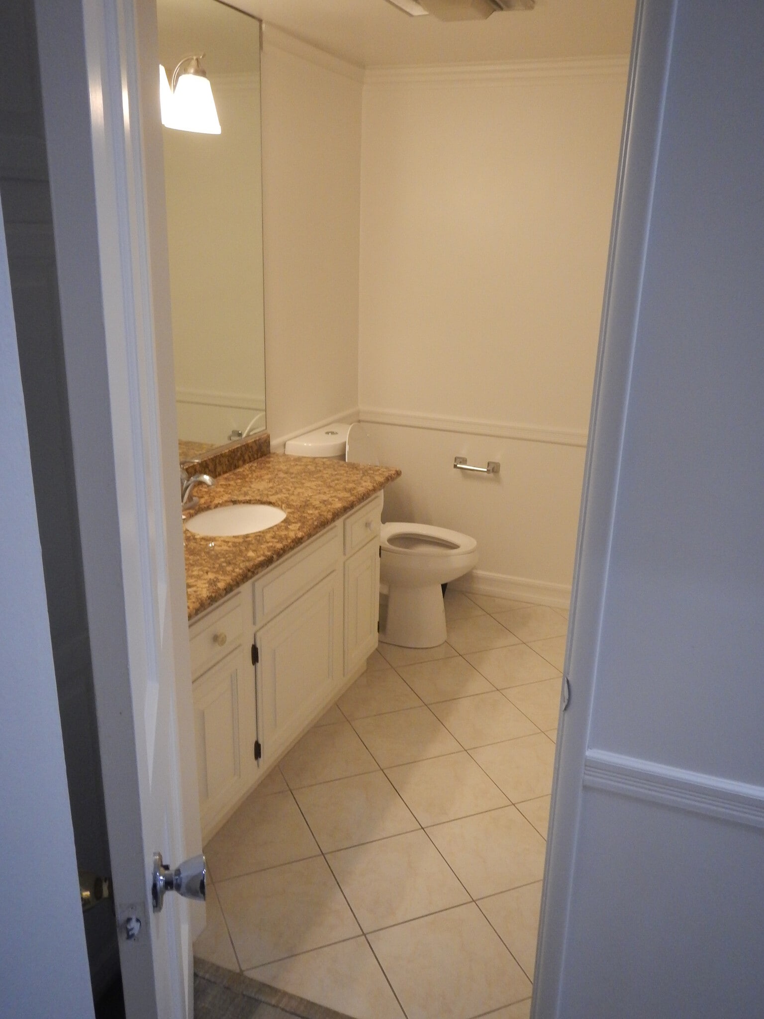 Building Photo - 540 Kelton Ave