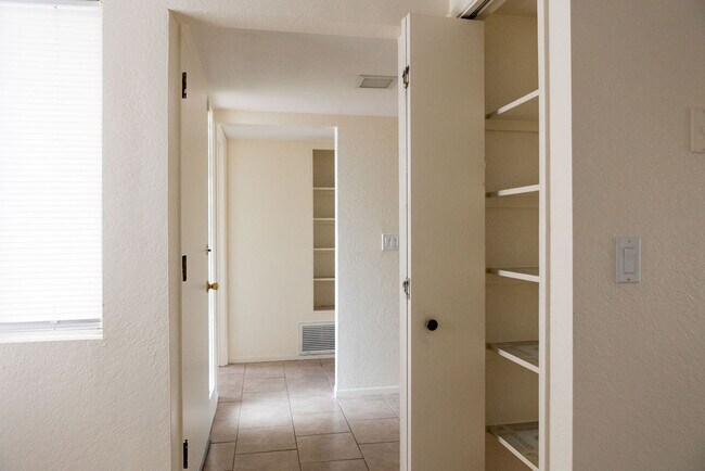 Building Photo - 830 W Rio-Altar