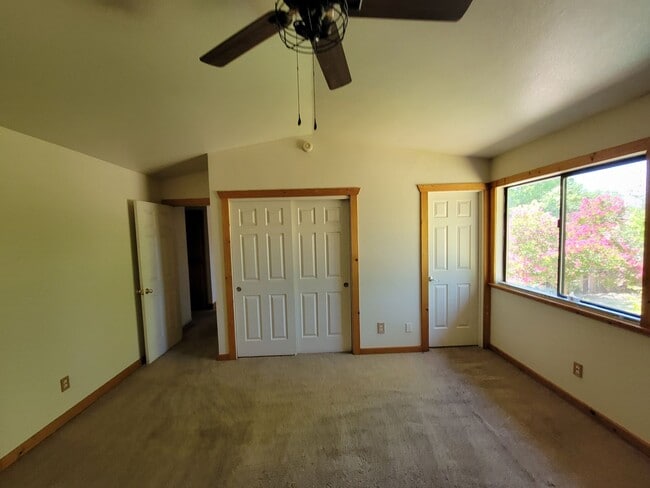 Building Photo - 3 Bedroom House Near Schools and Hiking