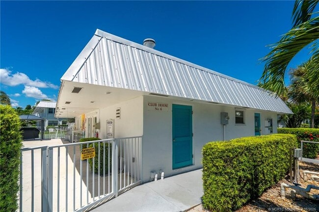 Building Photo - 2929 SE Ocean Blvd