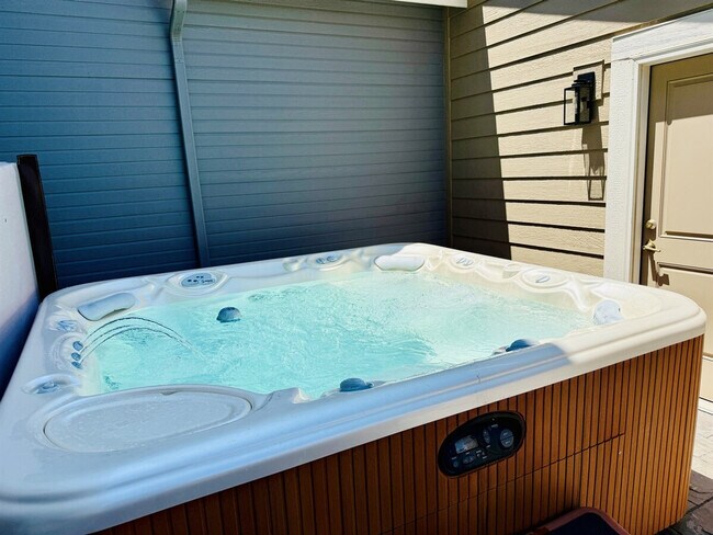 Building Photo - 15557 W 95th Ave