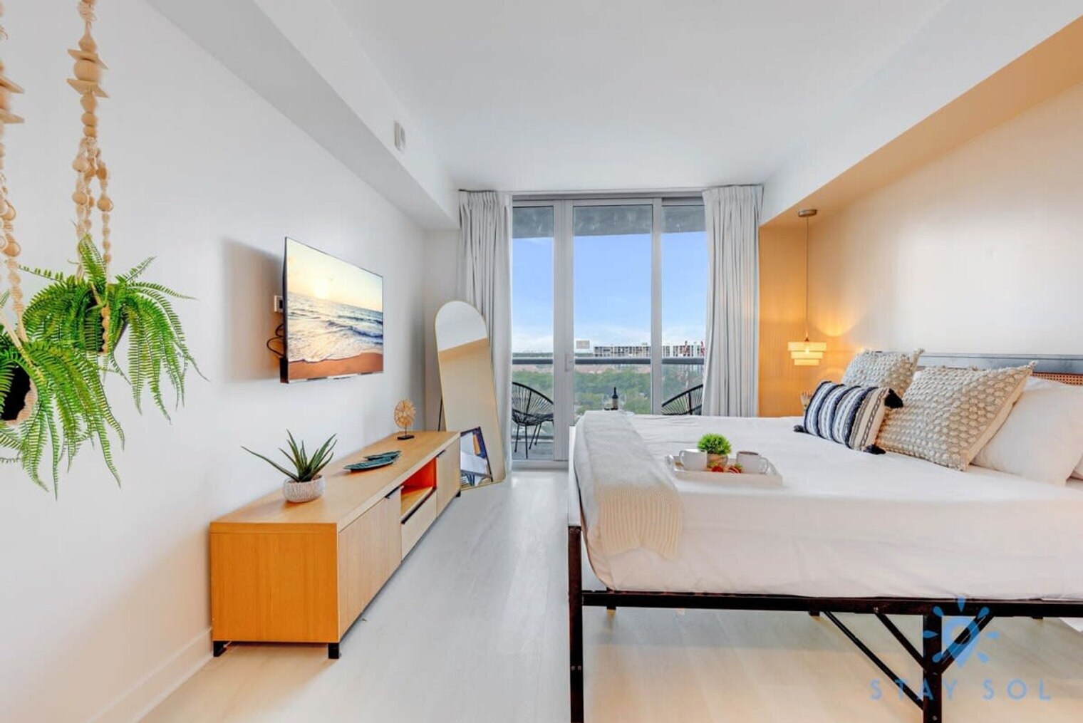 Building Photo - 2601 E Hallandale Beach Blvd