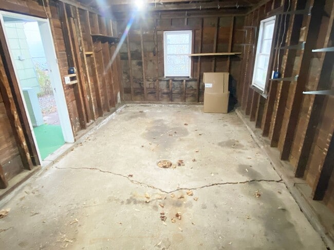 Building Photo - 2-Bedroom 1 Bath Ranch Style Home Near GD Jones Elementary