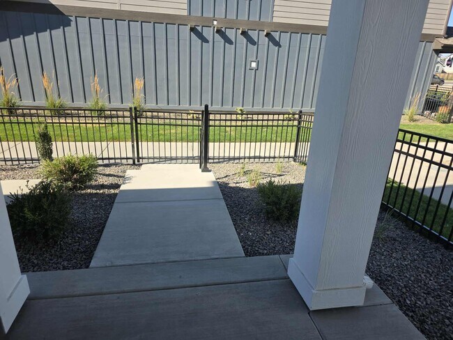 Building Photo - 4222 W Cirrus Ln
